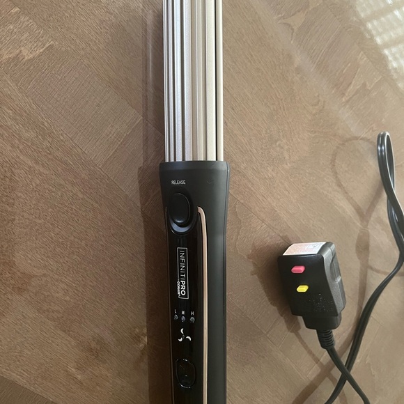 Infiniti Pro by Conair flat iron curling wand with cool air - Picture 1 of 1